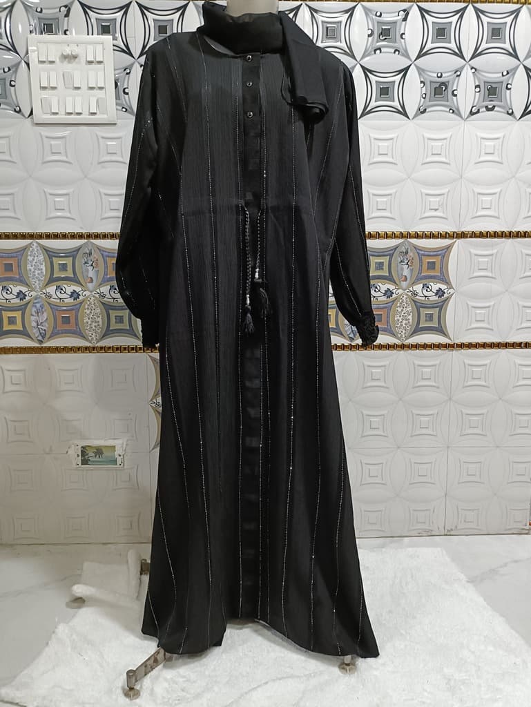 Black Abaya With Elastic Sleeves And Light Moti Lines