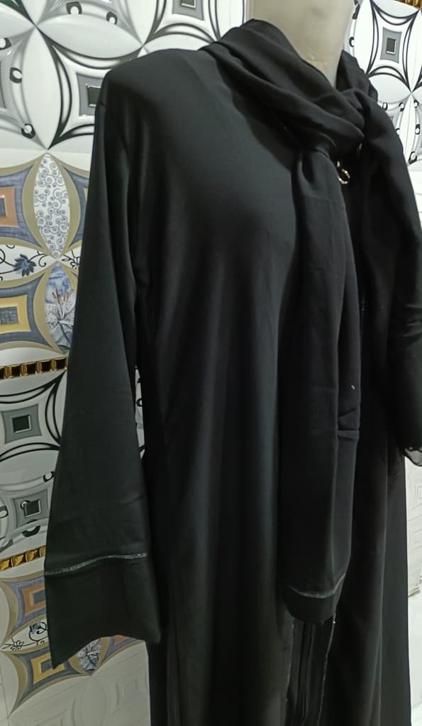 Front Open Black Sheet Abaya With Full Length Chain image