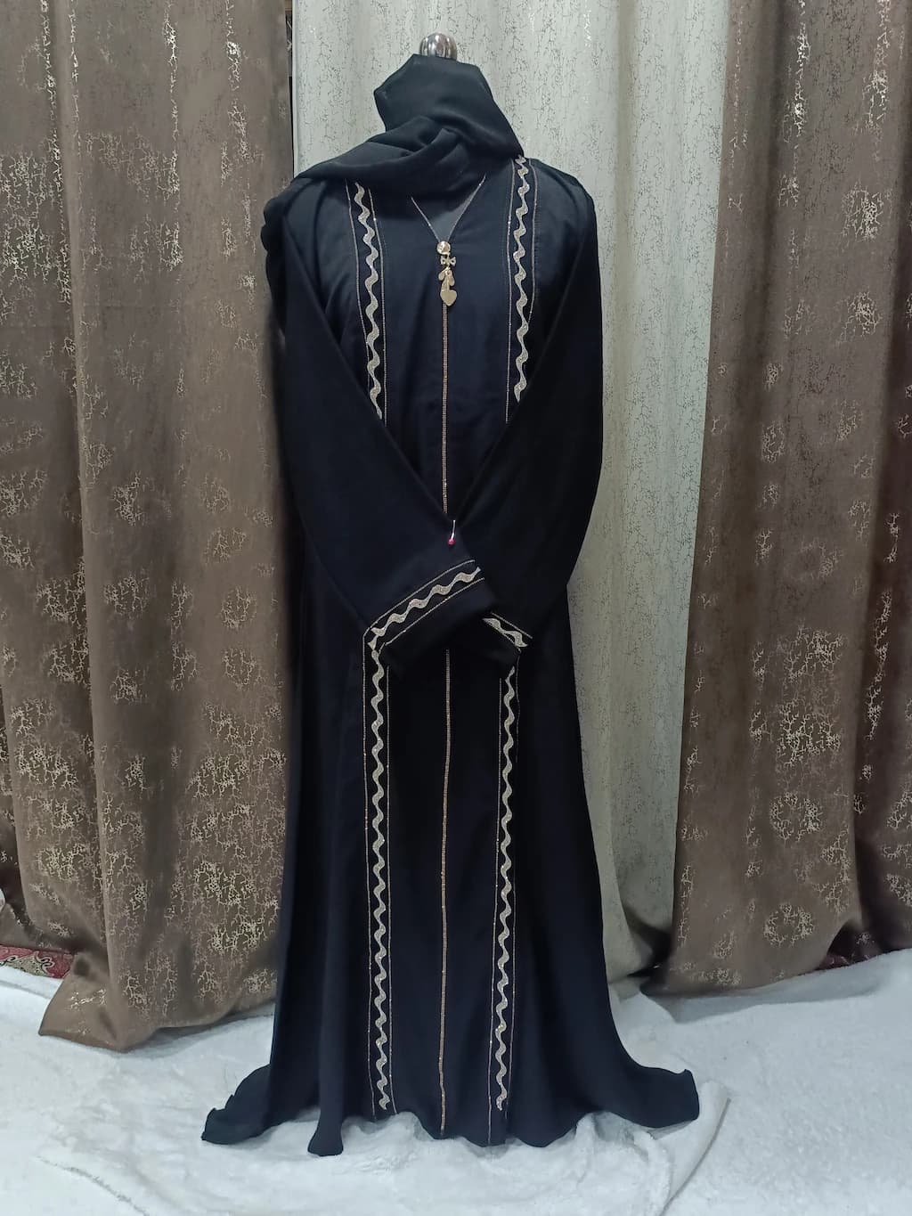 Black Sheet Abaya In Golden Wave Design With Locket